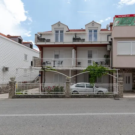 Lägenhet & Boksic Mlini