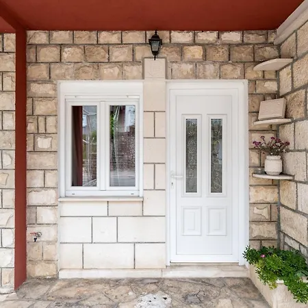 Lägenhet & Boksic Mlini