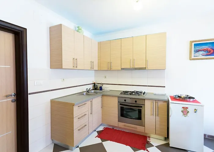 & Boksic アパート ムリニ